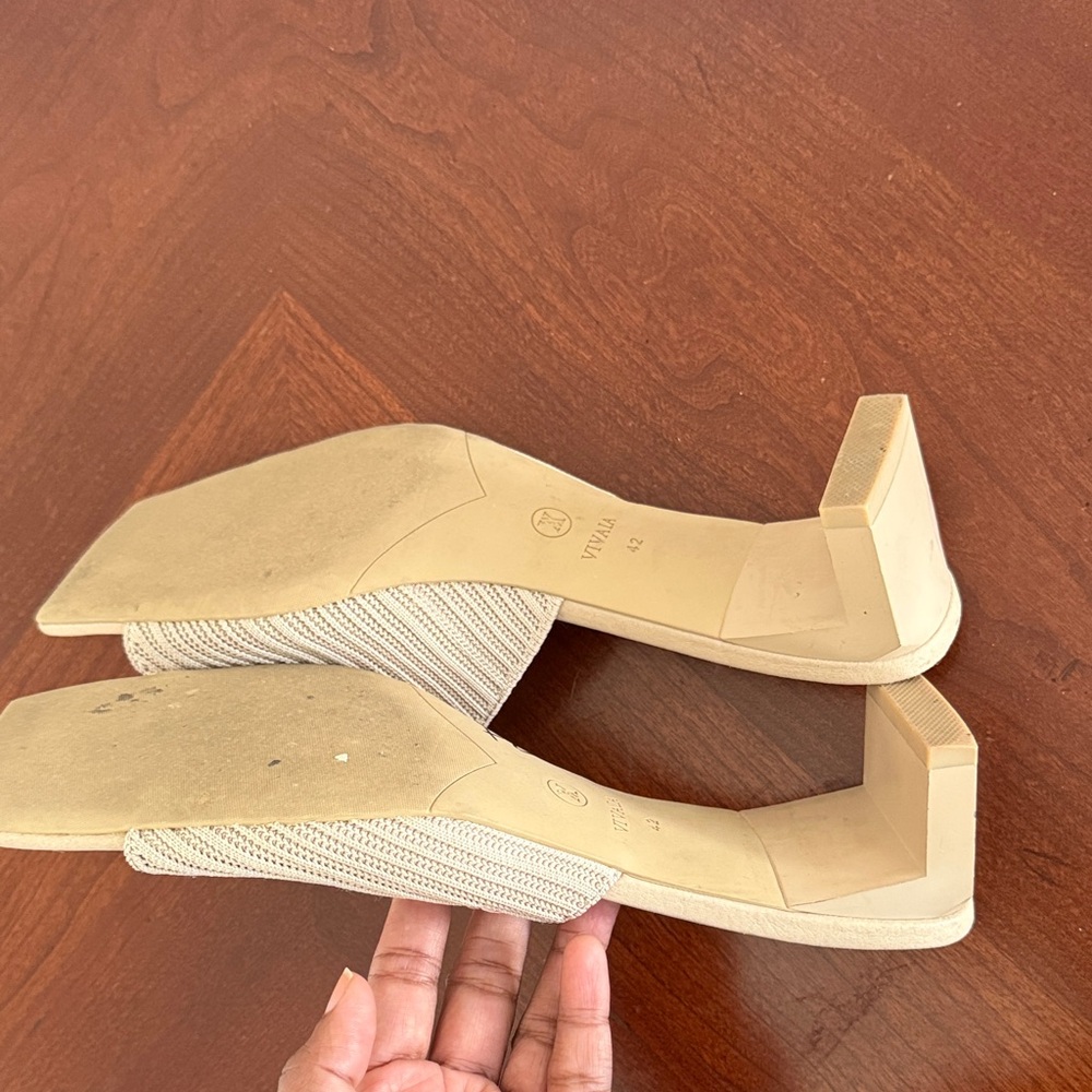 Vivaia gorgeous Beige Textured Heels Sz 42 / 10.5 block heel Jade pro square toe - Picture 7 of 13